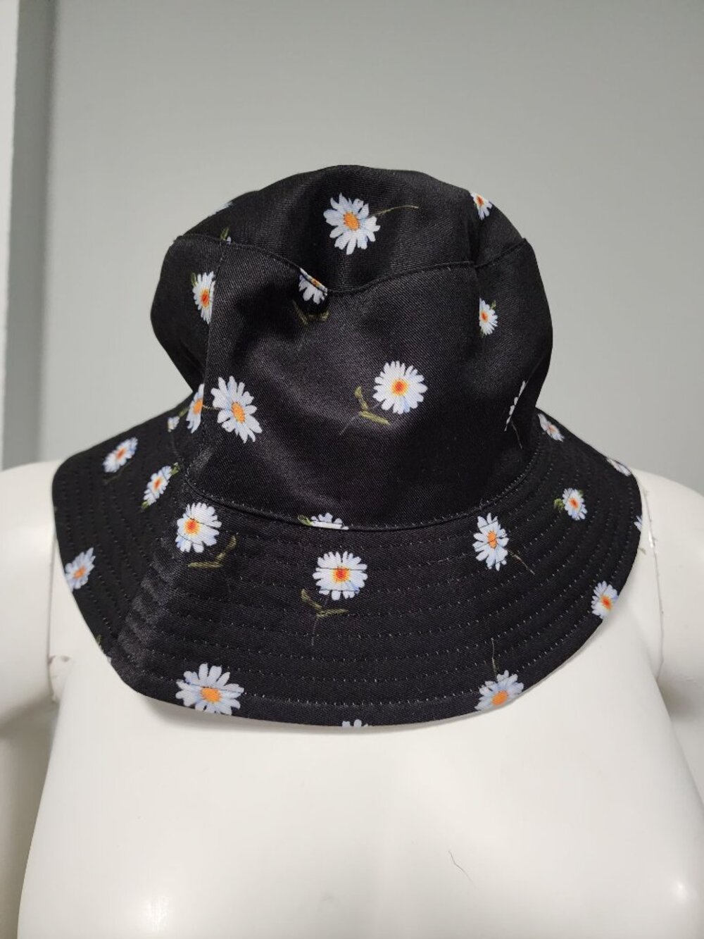 Alice + Olivia AO x FitFabFun black floral white reversible bucket hat OS